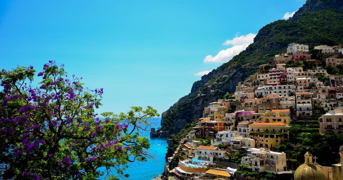 Wisteria in Amalfi Coast - Best Time