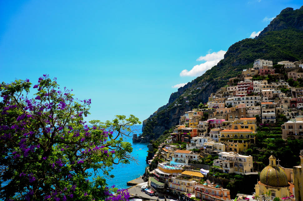 Wisteria in Amalfi Coast - Best Time