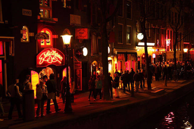 Red Light District in Amsterdam - Best Time