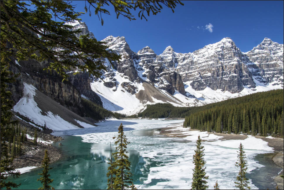 Best time to see Moraine Lake in Banff & Jasper National Parks