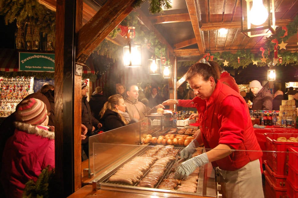 Nürnberger Rostbratwurst stall at the Christmas market