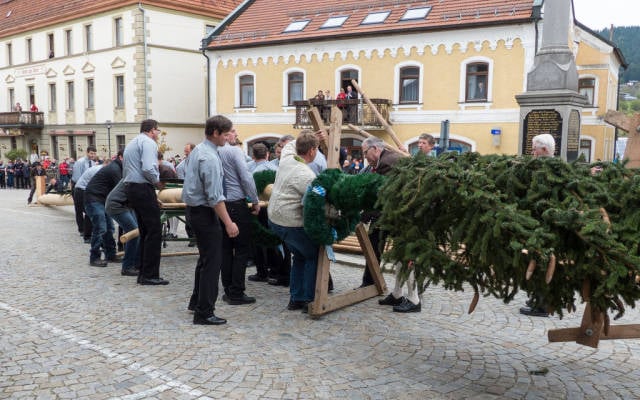 Maibaumaufstellen (May Day Festival) in Bavaria - Best Season