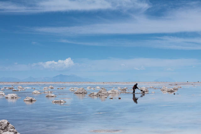 Best time for Lake at Salt Flats or Salar de Uyuni in Bolivia