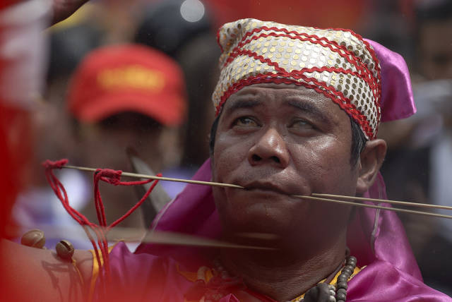 Cap Go Meh (Tatung) in Borneo - Best Season