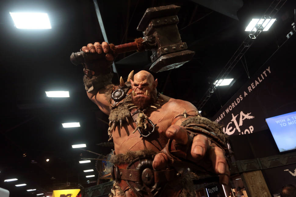 Warcraft statue