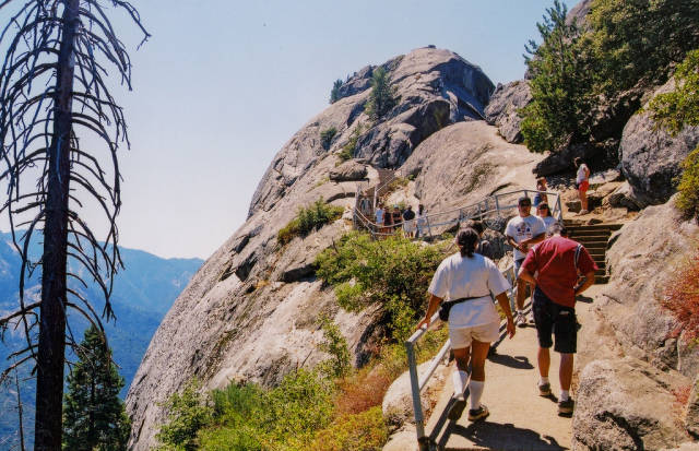 Best time for Moro Rock Hike in California
