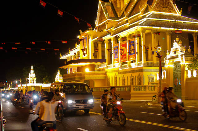 King‘s Birthday Celebration in Cambodia - Best Season