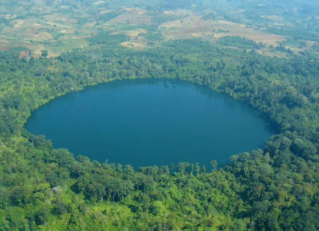 Perfect Swim in Yeak Laom Lake in Cambodia - Best Season