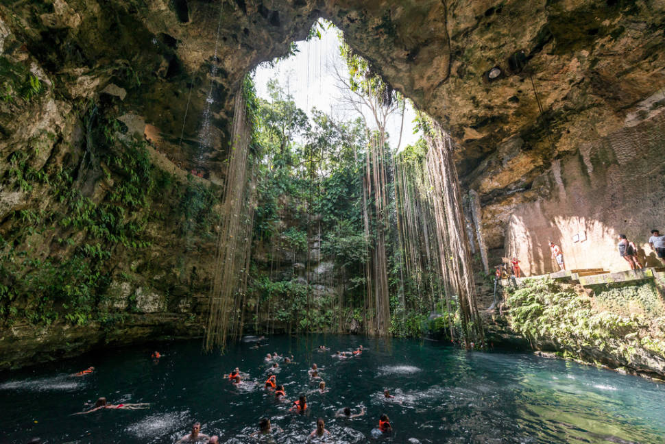 The Ik Kil cenote, close to Chichén Itzá, México