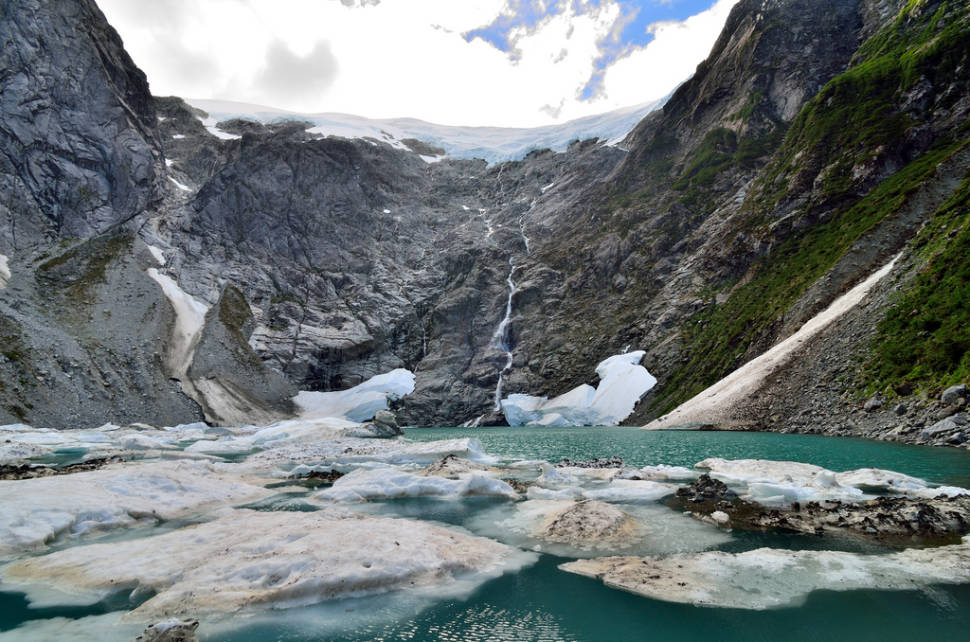 Cascada de Ventisquero Colgante in Chile - Best Season