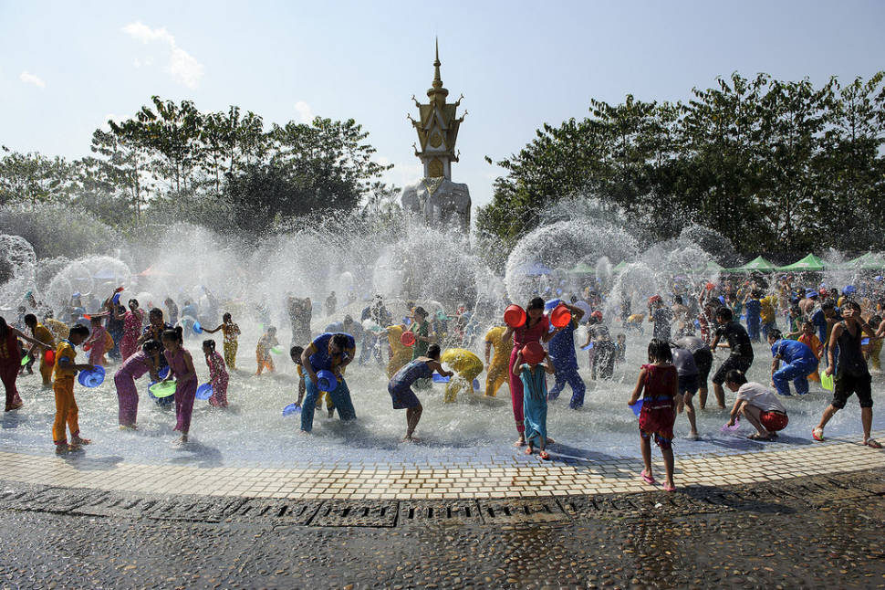 Dai Water Splashing Festival in China - Best Season