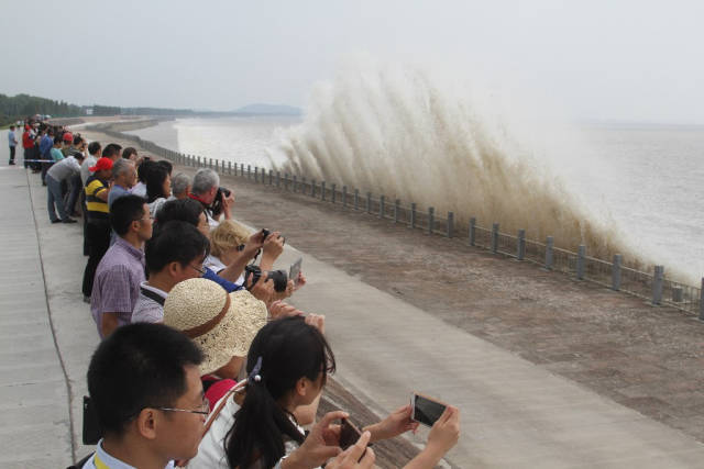 Qiantang River Tidal Bore in China - Best Time