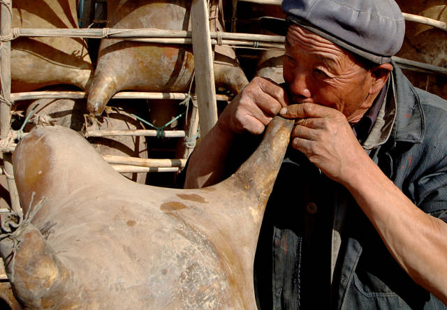 Inflating sheepskins at the Yellow River—Lanzhou , China