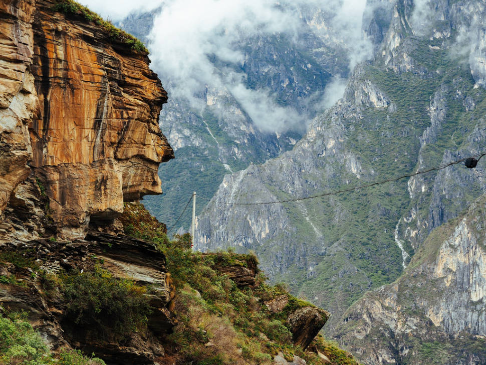 Tiger Leaping Gorge Hiking in China - Best Season