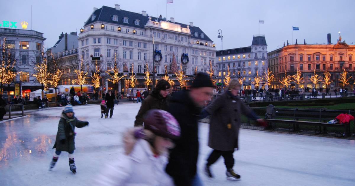 Ice Skating in Copenhagen - Best Time