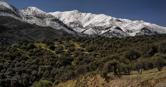Lefka Ori Hike (The White Mountains) in Crete - Best Season