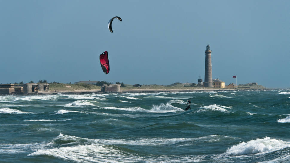 Kitesurfing along Sønderstrand