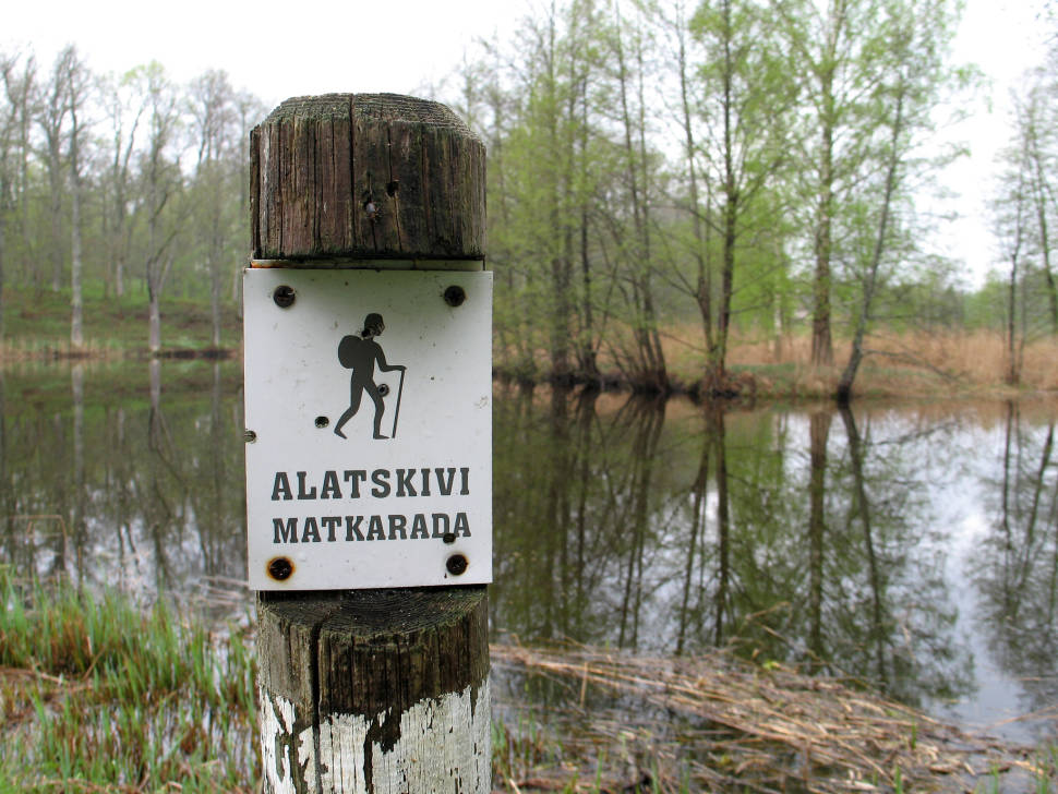 A hiking trail at Alatskivi