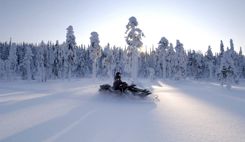 Snowmobiling in Iso-Syöte
