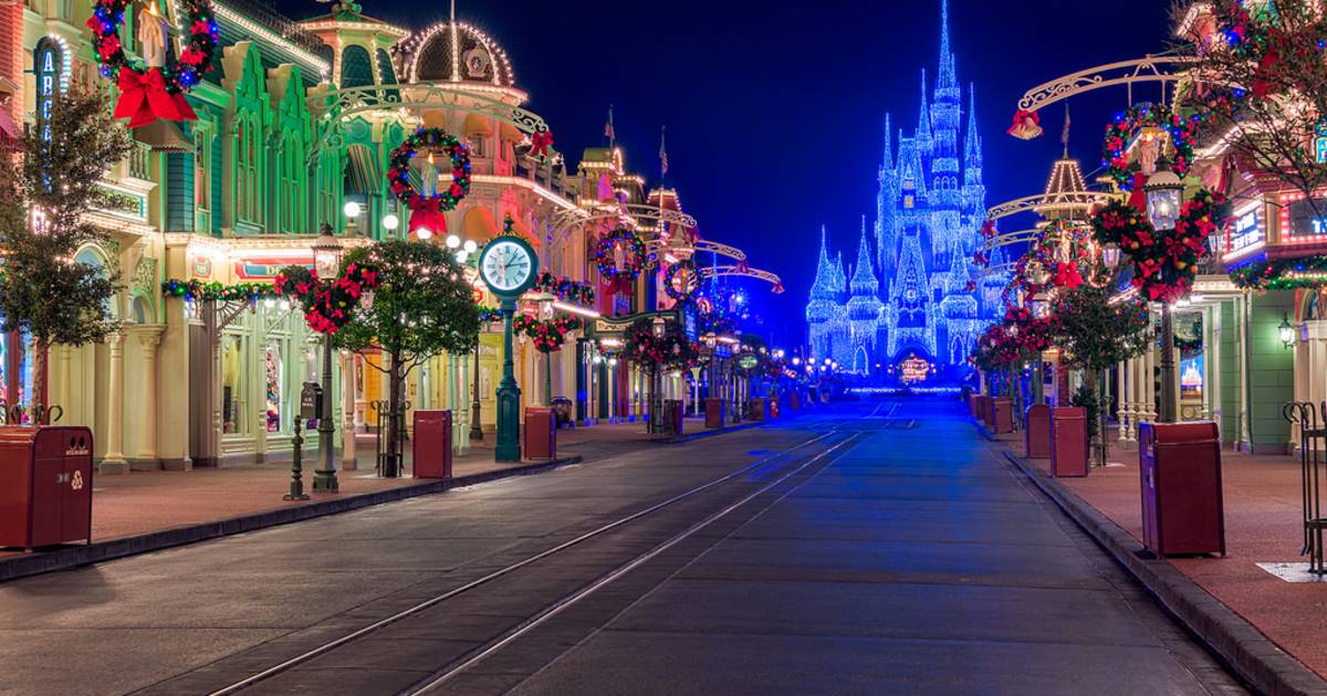 Christmas at Disney World 2018-2019 in Florida - Dates & Map