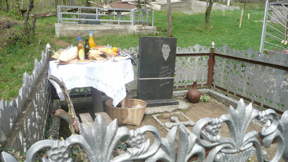 Dining with the Dead: Georgian Families' Graveyard Feasts in Georgia - Best Season