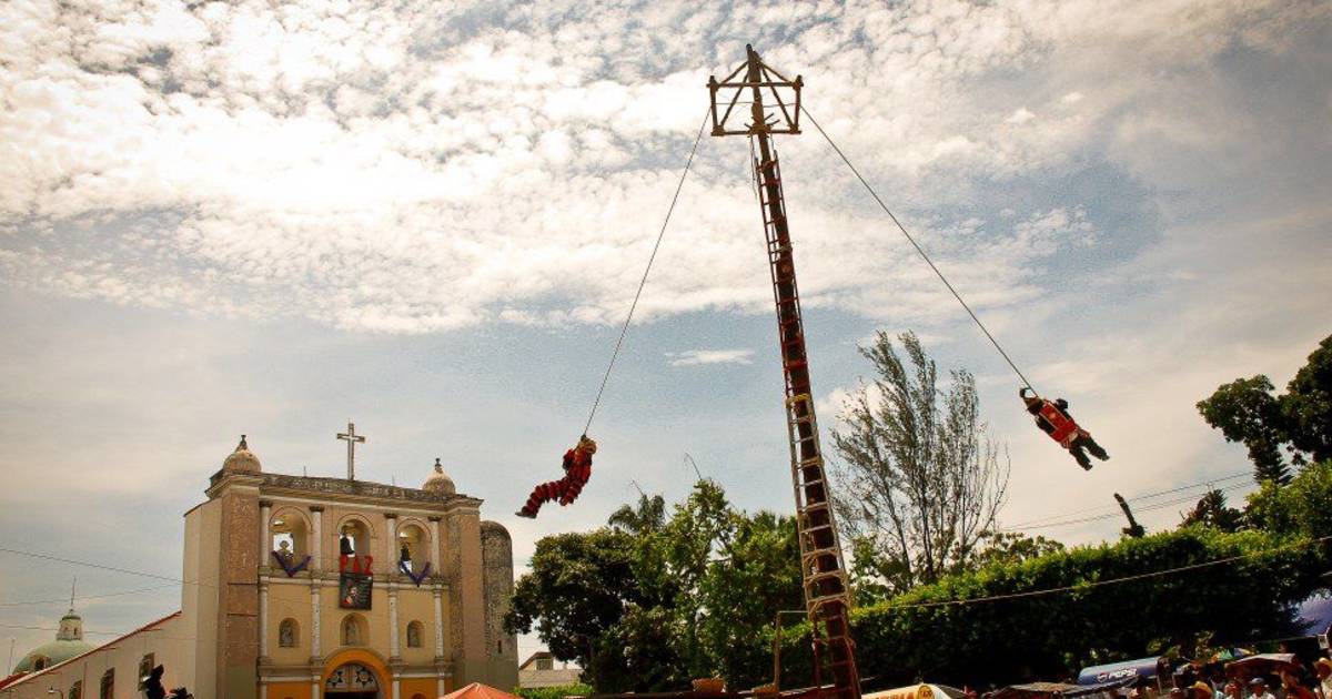 Mayan Pole Flyer Dancing or El Baile del Palo Volador in Guatemala - Best Time