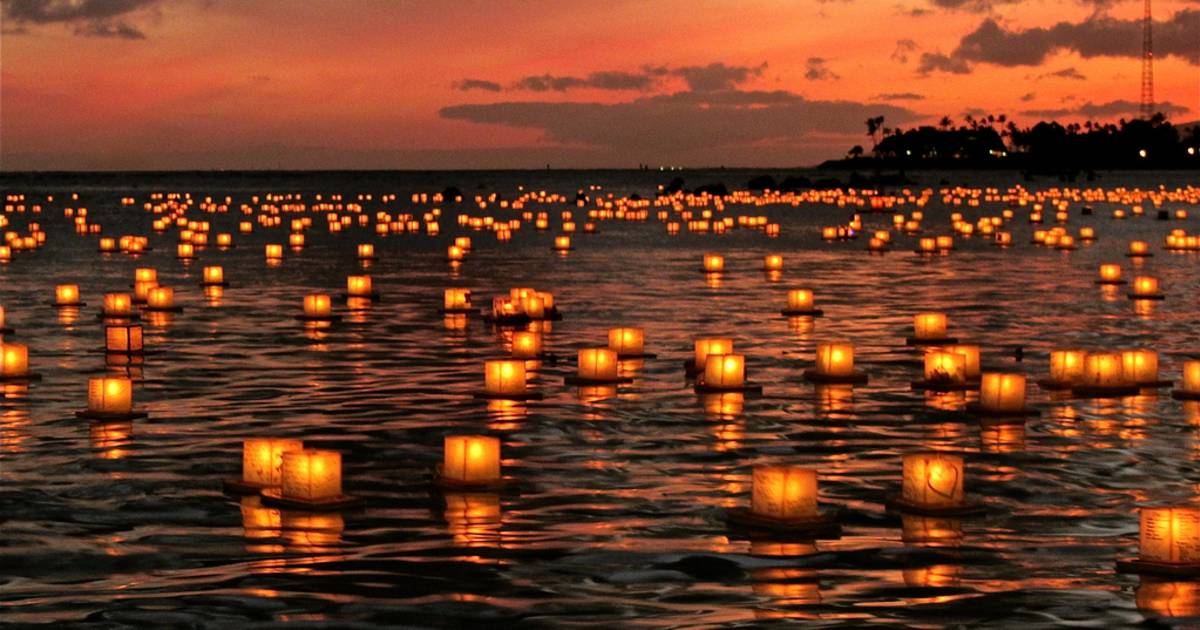 Lantern Floating Hawaii in Hawaii - Best Time