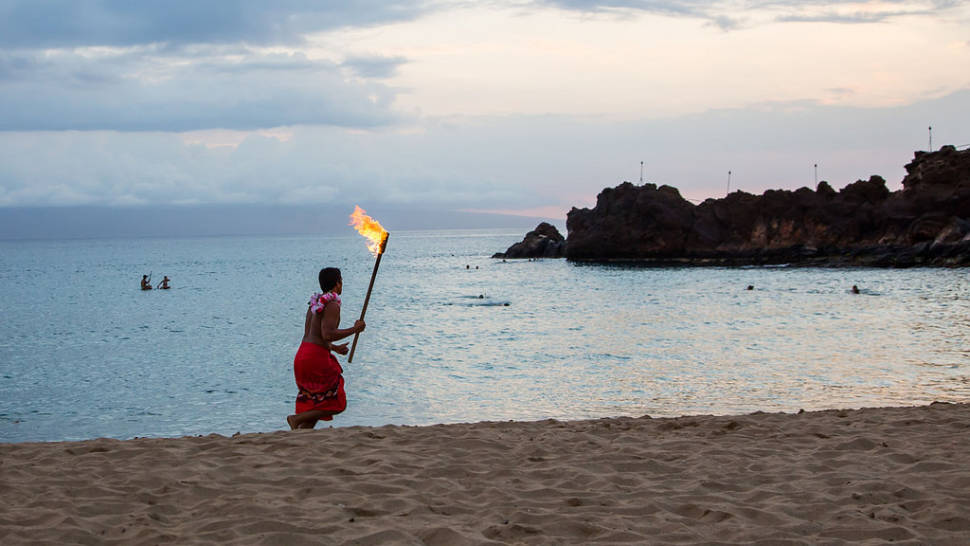 Torch Lighting and Cliff Diving in Hawaii - Best Season