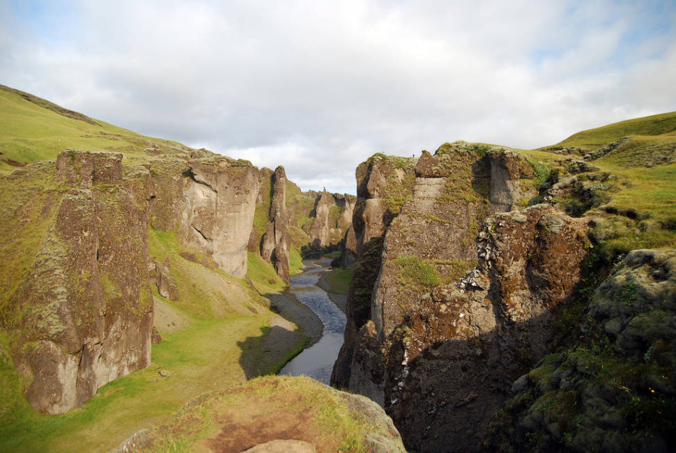 Fjaðrárgljúfur Canyon in Iceland - Best Season