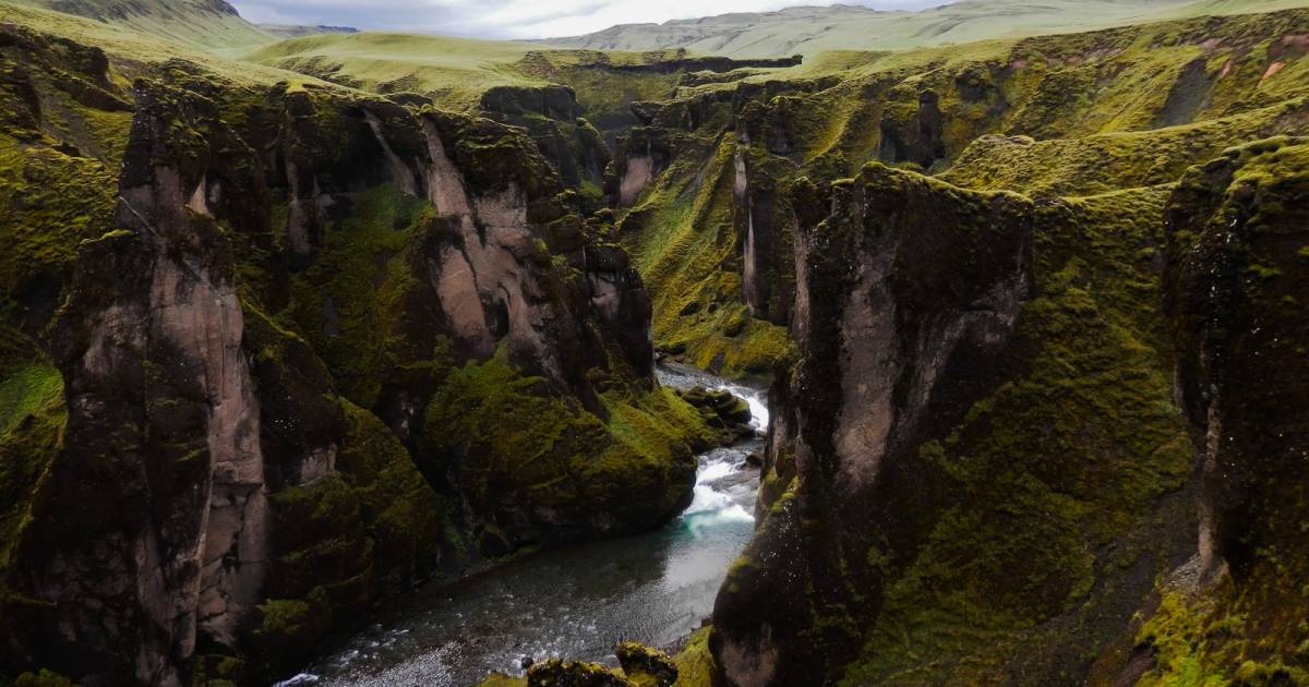 Fjaðrárgljúfur Canyon in Iceland - Best Time