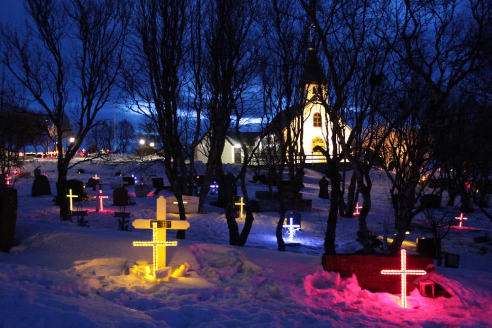 Illuminated Gravestones in Iceland - Best Time