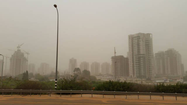 Dust Storms in Israel - Best Season