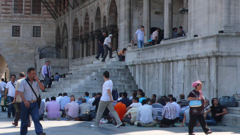 Call to Prayer between Blue Mosque & Hagia Sophia in Istanbul - Best Season