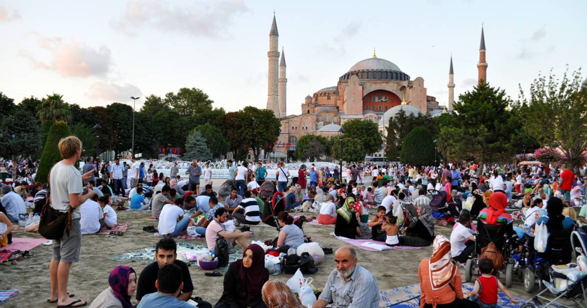 Iftar in Istanbul - Best Time