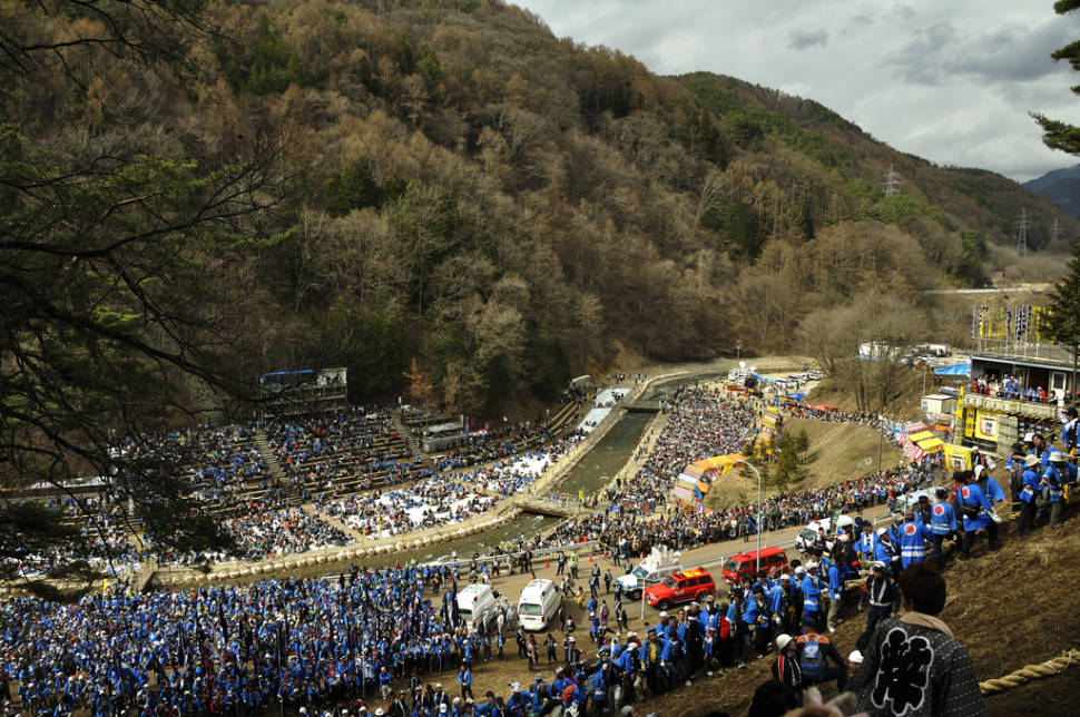 Best time for Onbashira Festival in Japan