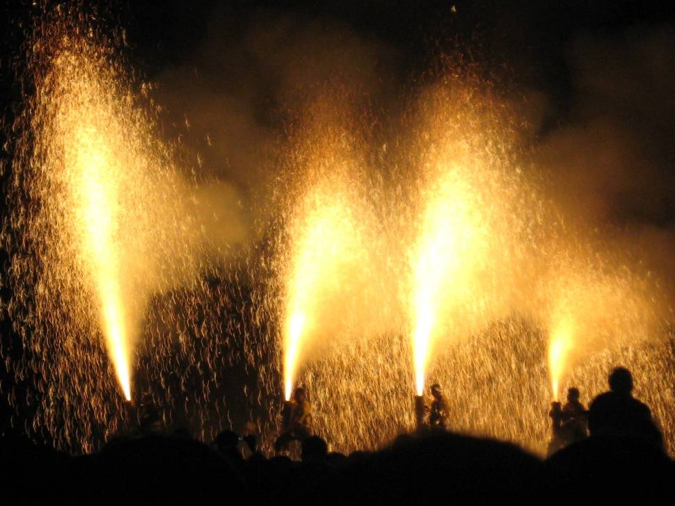 Best time for Tezutsu Hanabi in Japan
