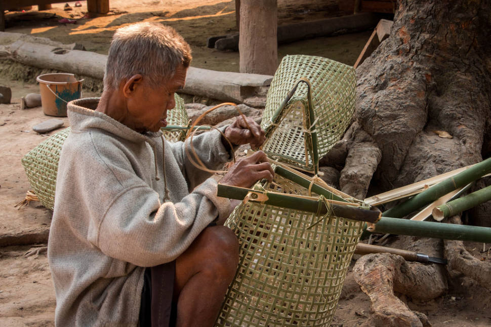 Weaving bamboo nets