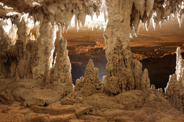Best time for Exploring Caves in Laos