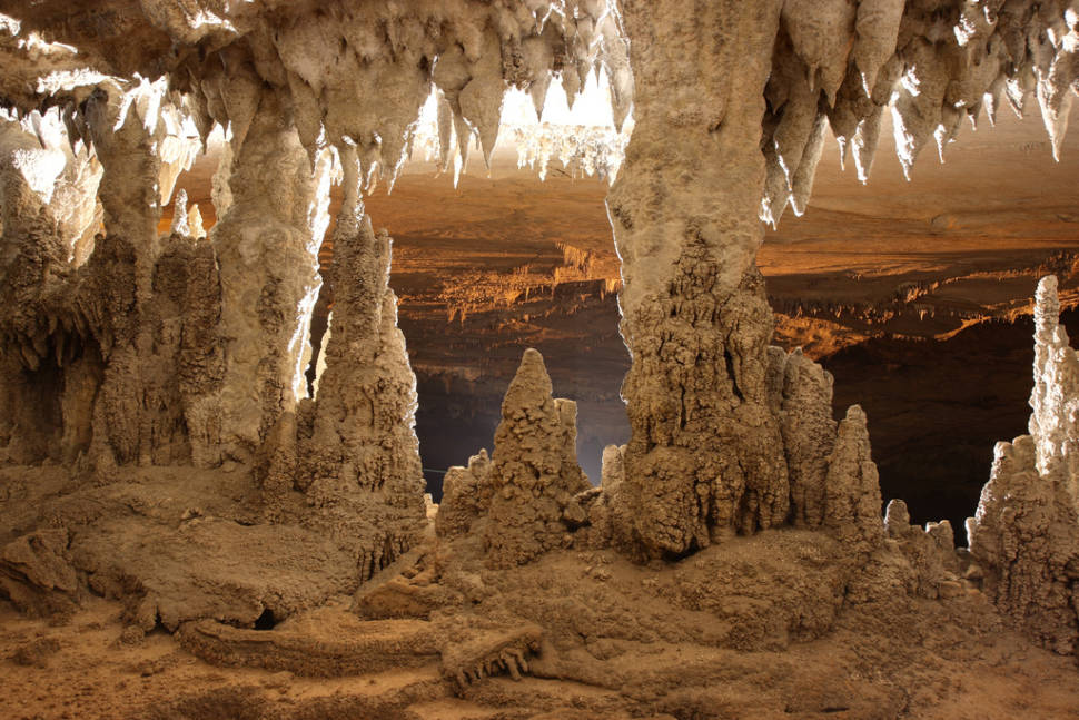 Best time for Exploring Caves in Laos