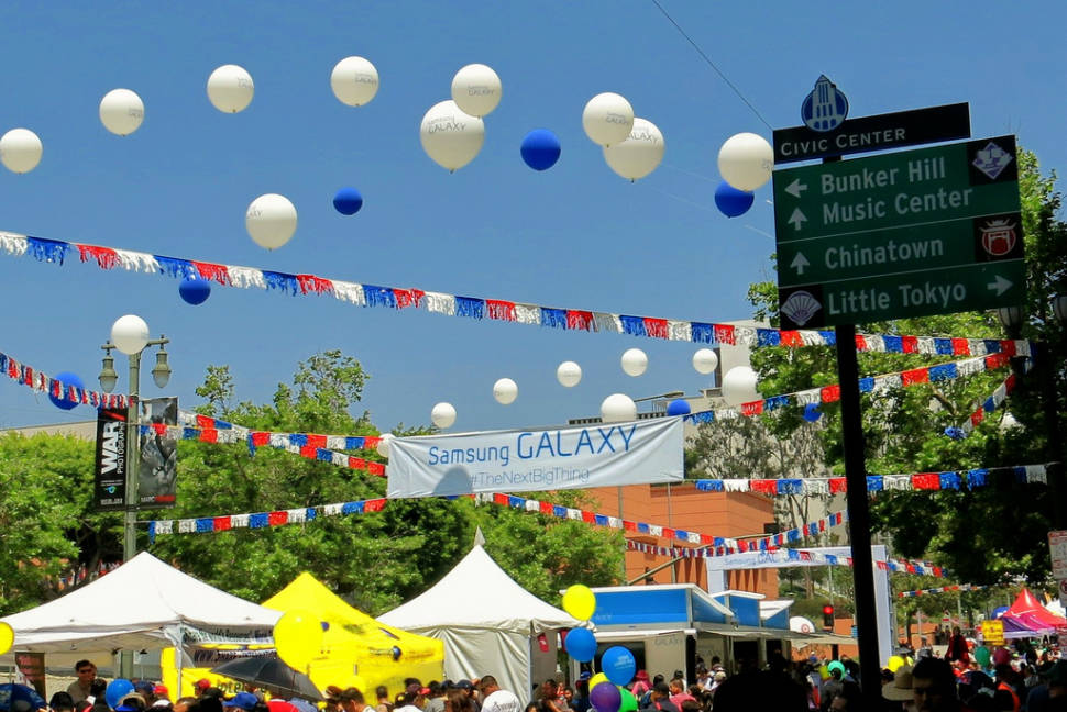 Fiesta Broadway in Los Angeles - Best Time