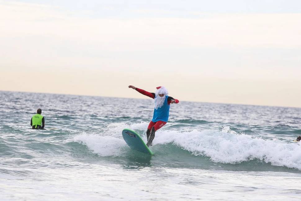 Surfing Santa Competition in Los Angeles - Best Time