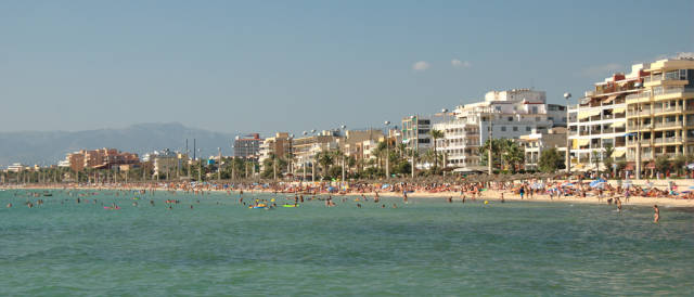 Playa de Palma, a rather crowded beach