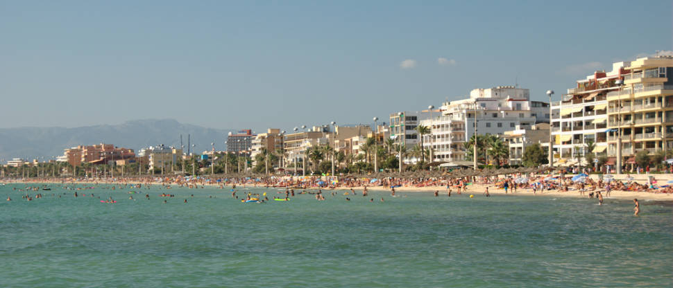 Playa de Palma, a rather crowded beach