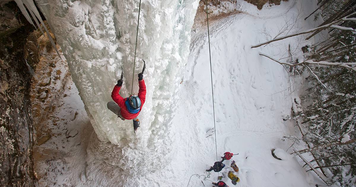 Pictured Rocks Winter Hike in Midwest - Best Time
