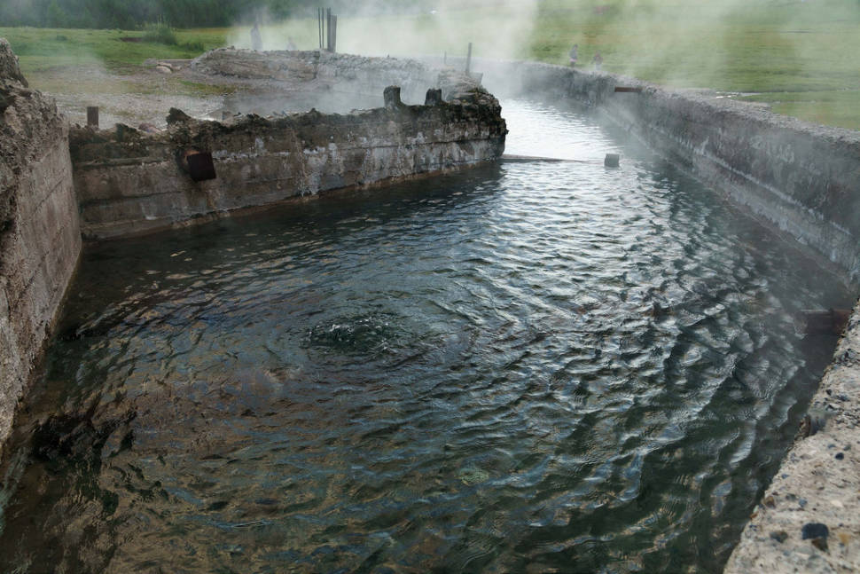 The pipelines are used to transport the water to the various hot baths and basins in the vicinity. Some places offer several basins at various temperatures. After a long walk taking such a bath is a quite pleasant experience.