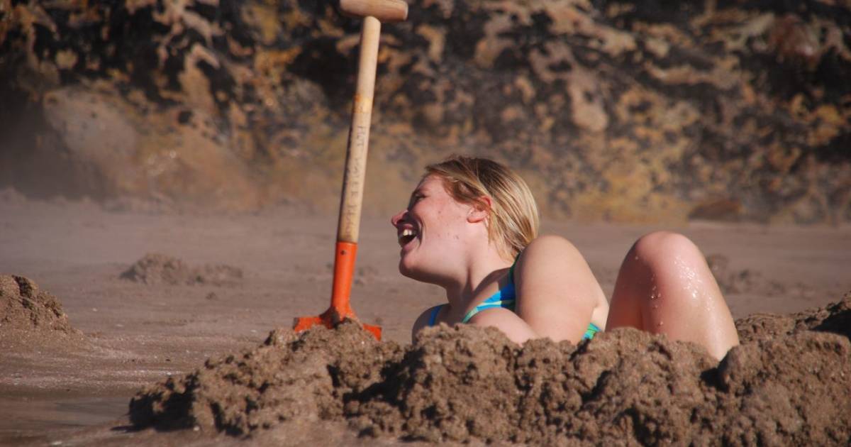 Hot Water Beach at Coromandel Peninsula in New Zealand - Best Time