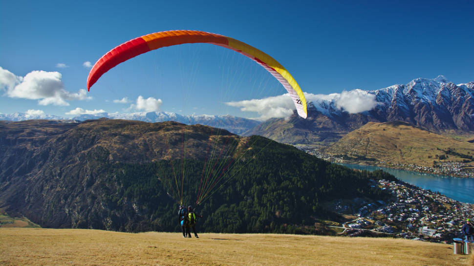 Paragliding in New Zealand - Best Season