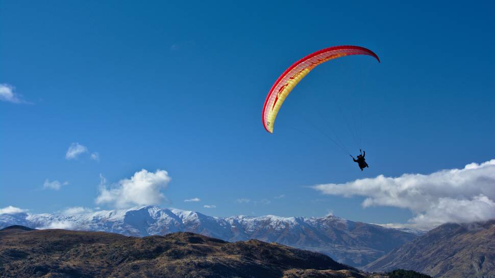 Paragliding in New Zealand - Best Time