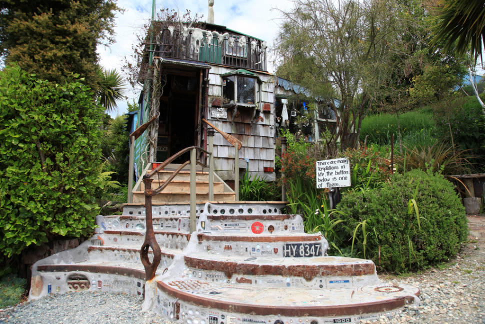 The Lost Gypsy Gallery Bus in New Zealand - Best Season