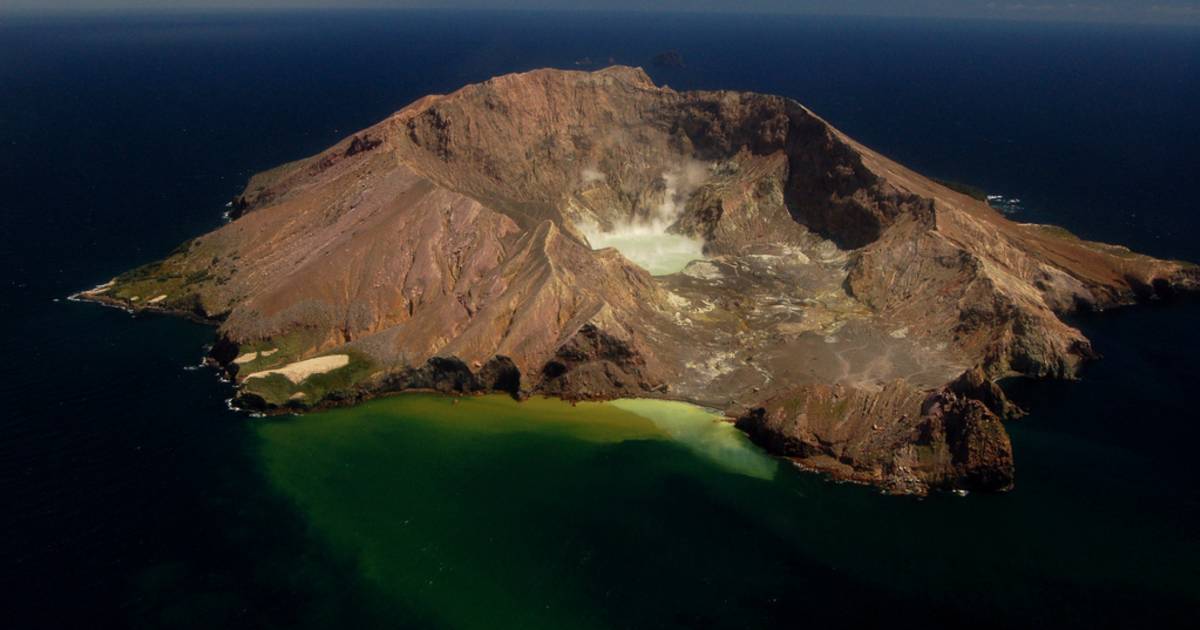 White Island Tour in New Zealand - Best Time